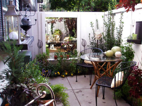 Inspiration for balcony, courtyard and small space gardening.