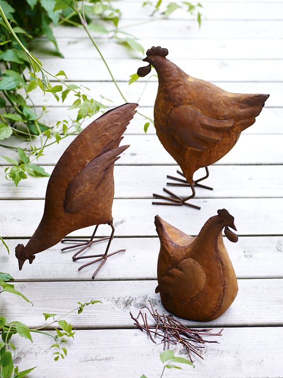 Rustic Chicken ornaments to decorate your garden